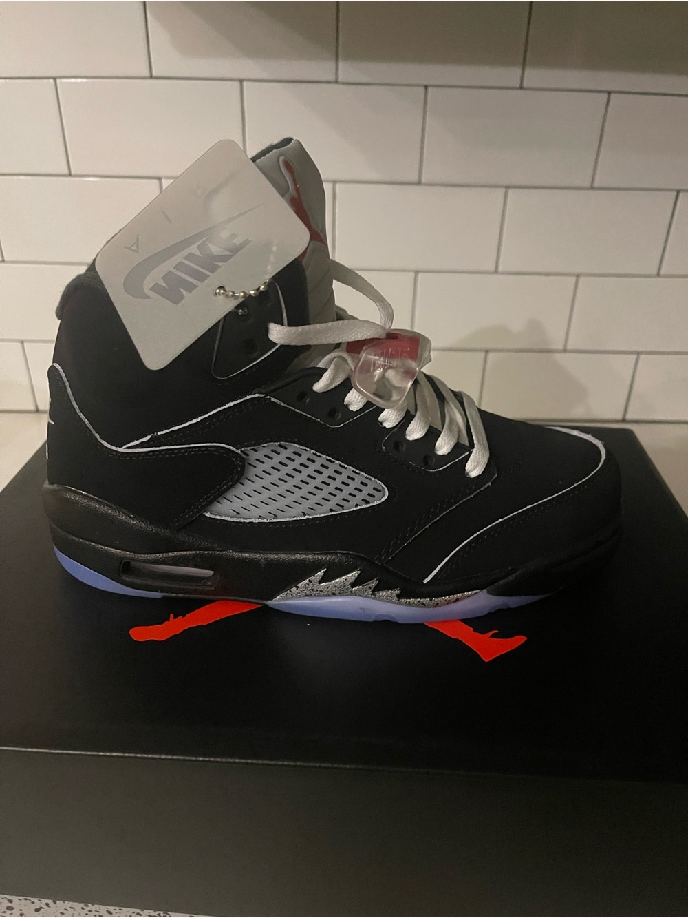 Men’s Retro 5 Metallic Size 6.5.